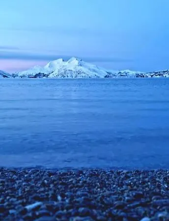 Romslig Kystperle Med Sjel I Skulsfjord *