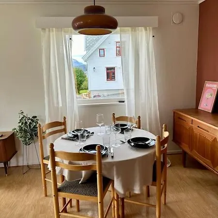 Romslig Kystperle Med Sjel I Skulsfjord Holiday home Tromso