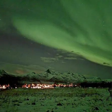 Romslig Kystperle Med Sjel I Skulsfjord Holiday home *