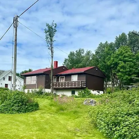 Romslig Kystperle Med Sjel I Skulsfjord