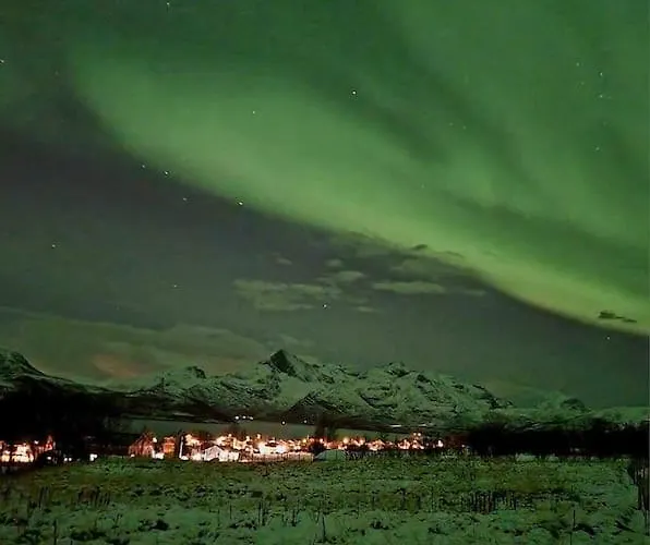 Romslig Kystperle Med Sjel I Skulsfjord Tatil Evi *