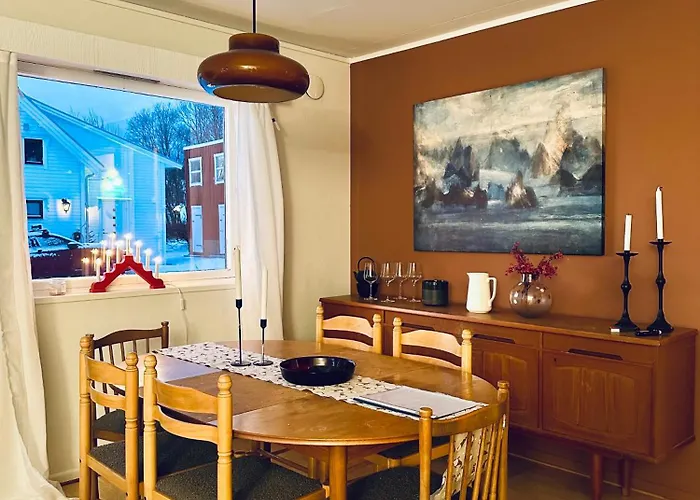 Romslig Kystperle Med Sjel I Skulsfjord