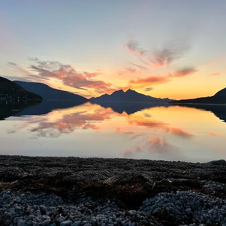 Semesterbostad Romslig Kystperle Med Sjel I Skulsfjord